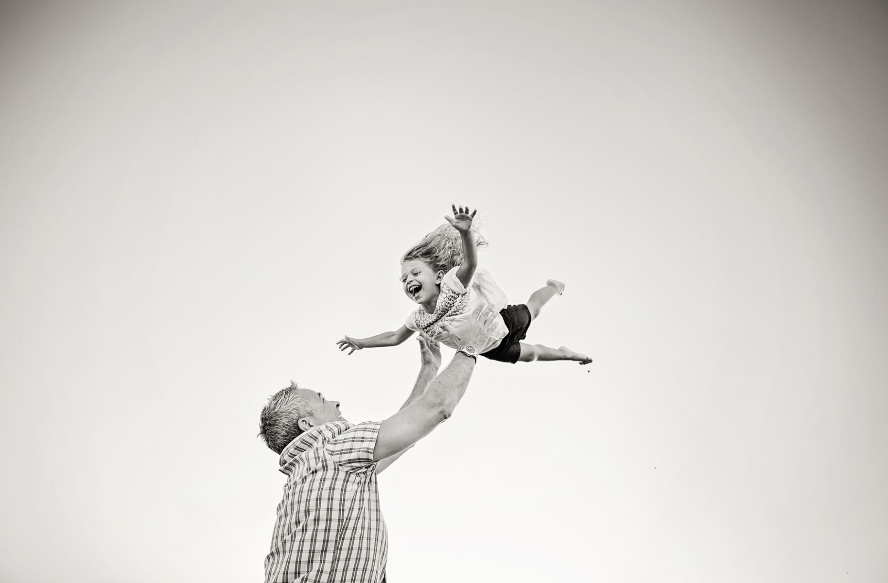 Outer Banks family photographer, daddy with daughter